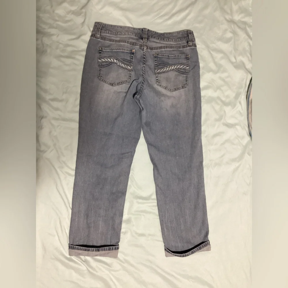 White House Black Market Blanc Light Wash Capri Jeans Size 4 - Picture 8 of 11